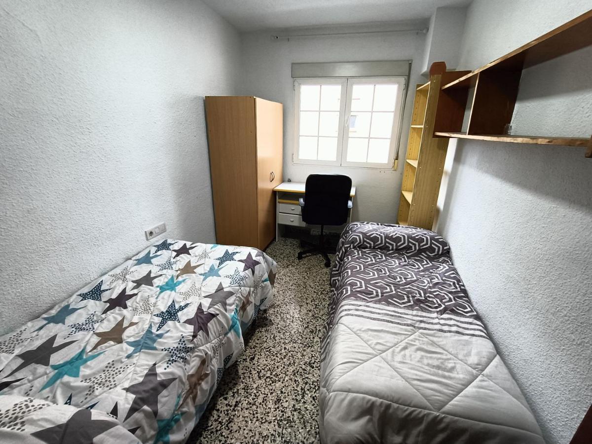 Apartamento 3 Dormitorios Frente A Hospital De Traumatologia Granada Exterior foto